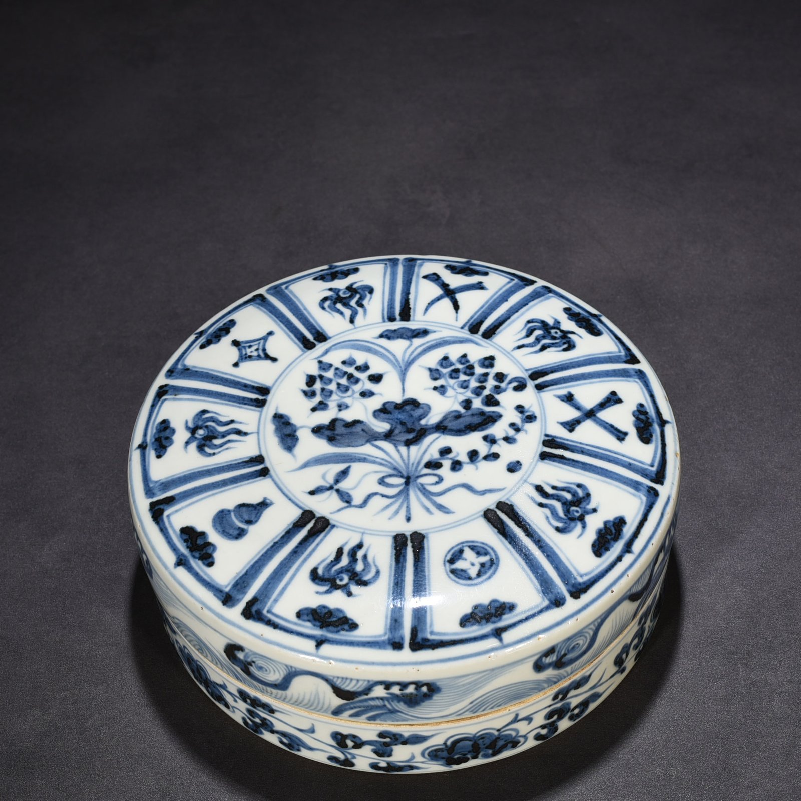 Yuan Dynasty blue and white lotus pattern inkstone