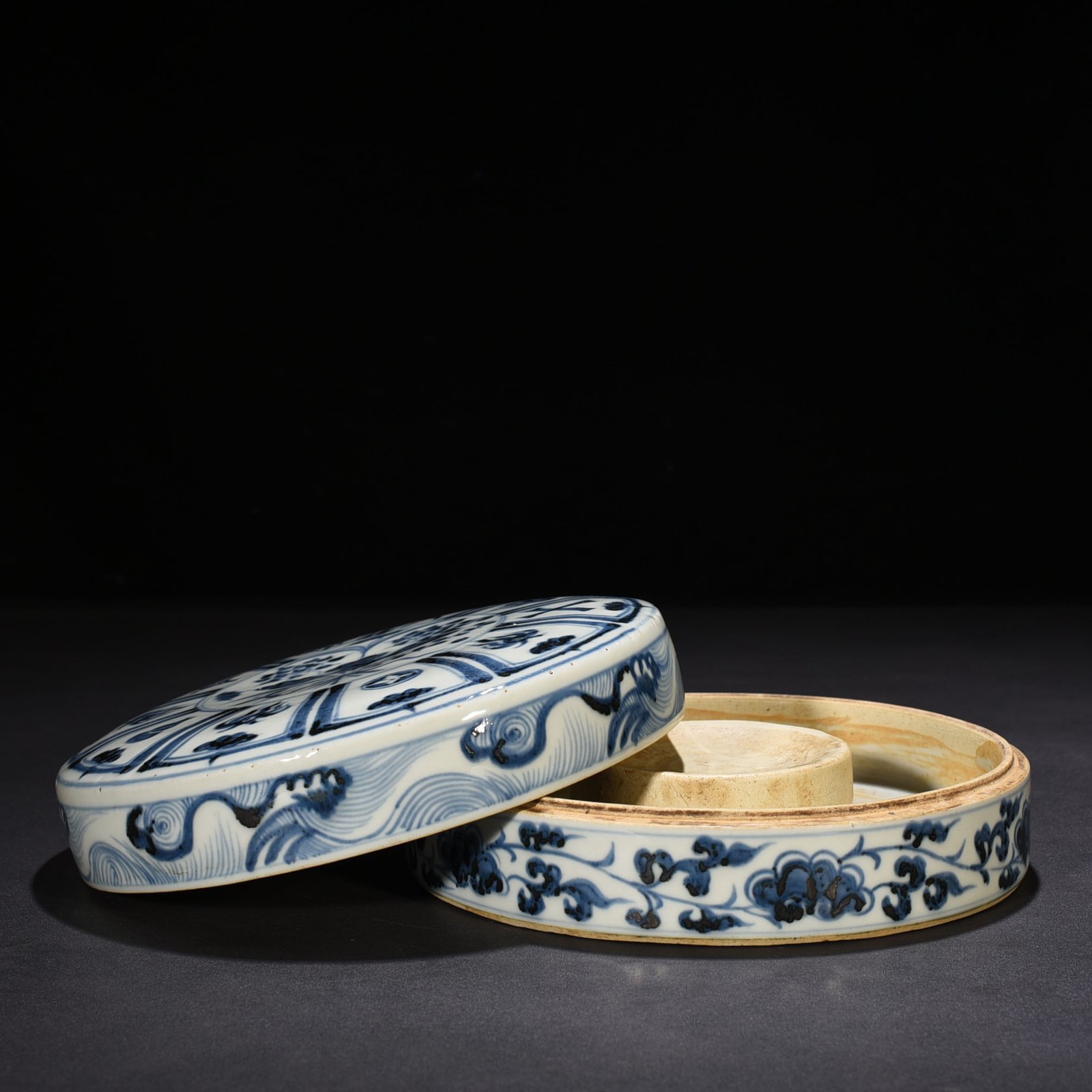 Yuan Dynasty blue and white lotus pattern inkstone