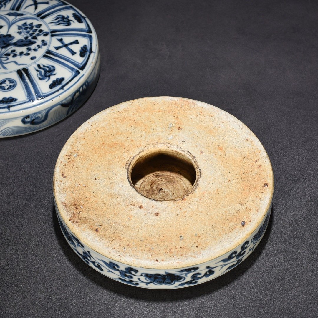 Yuan Dynasty blue and white lotus pattern inkstone