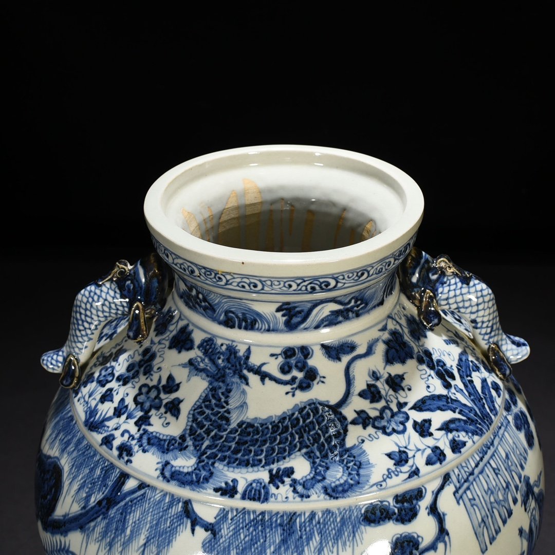 Yuan Dynasty blue and white fish ear jar with story pattern