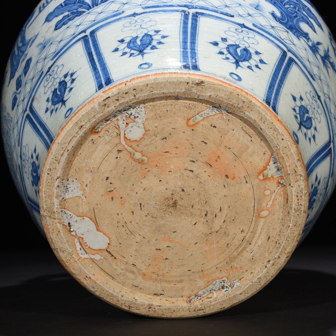 Yuan Dynasty blue and white large jar with two ears decorated with story of three visits
