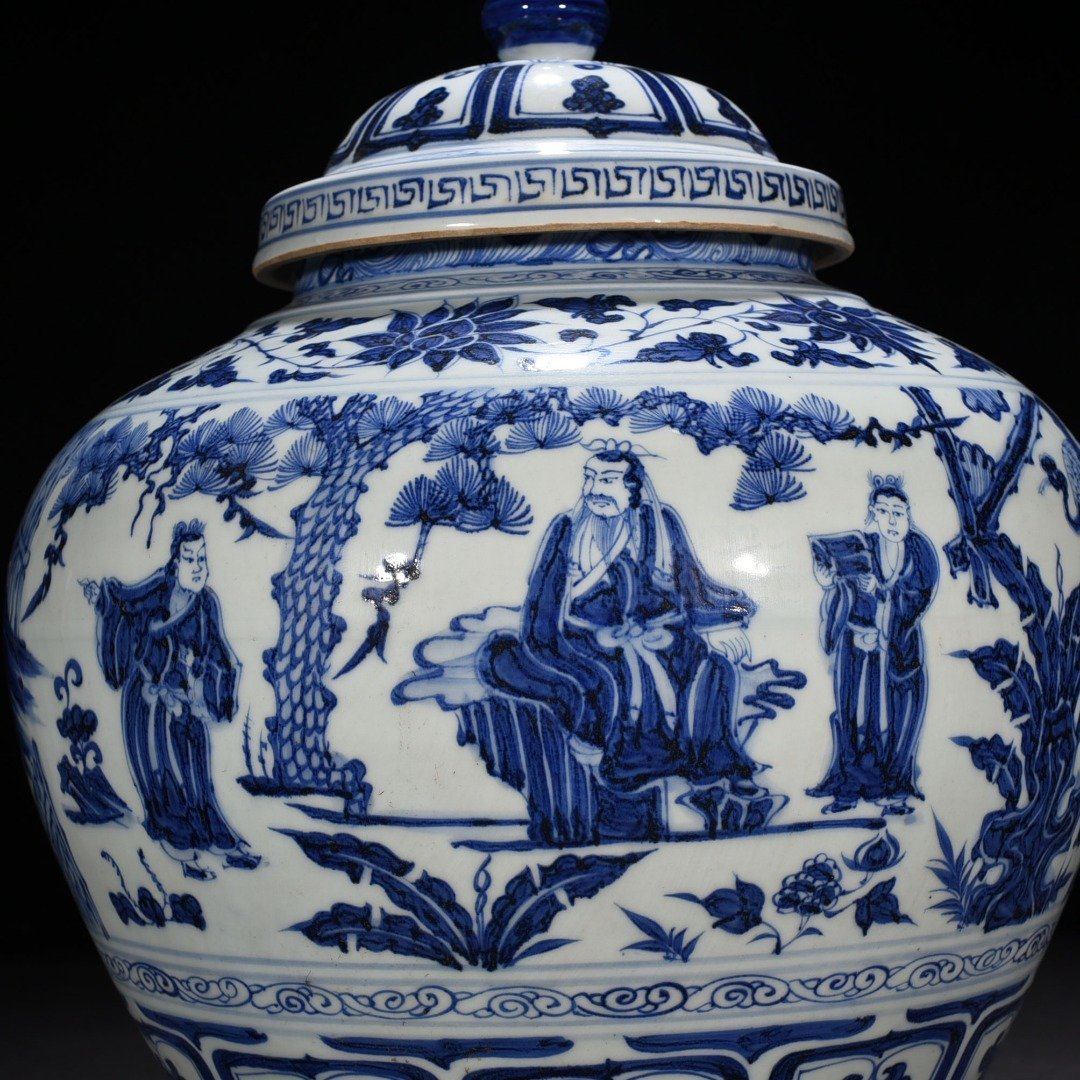 Yuan Dynasty blue and white jar with lid and pattern on three visits