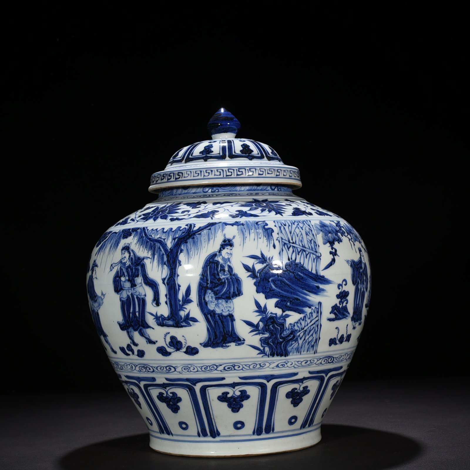 Yuan Dynasty blue and white jar with lid and pattern on three visits