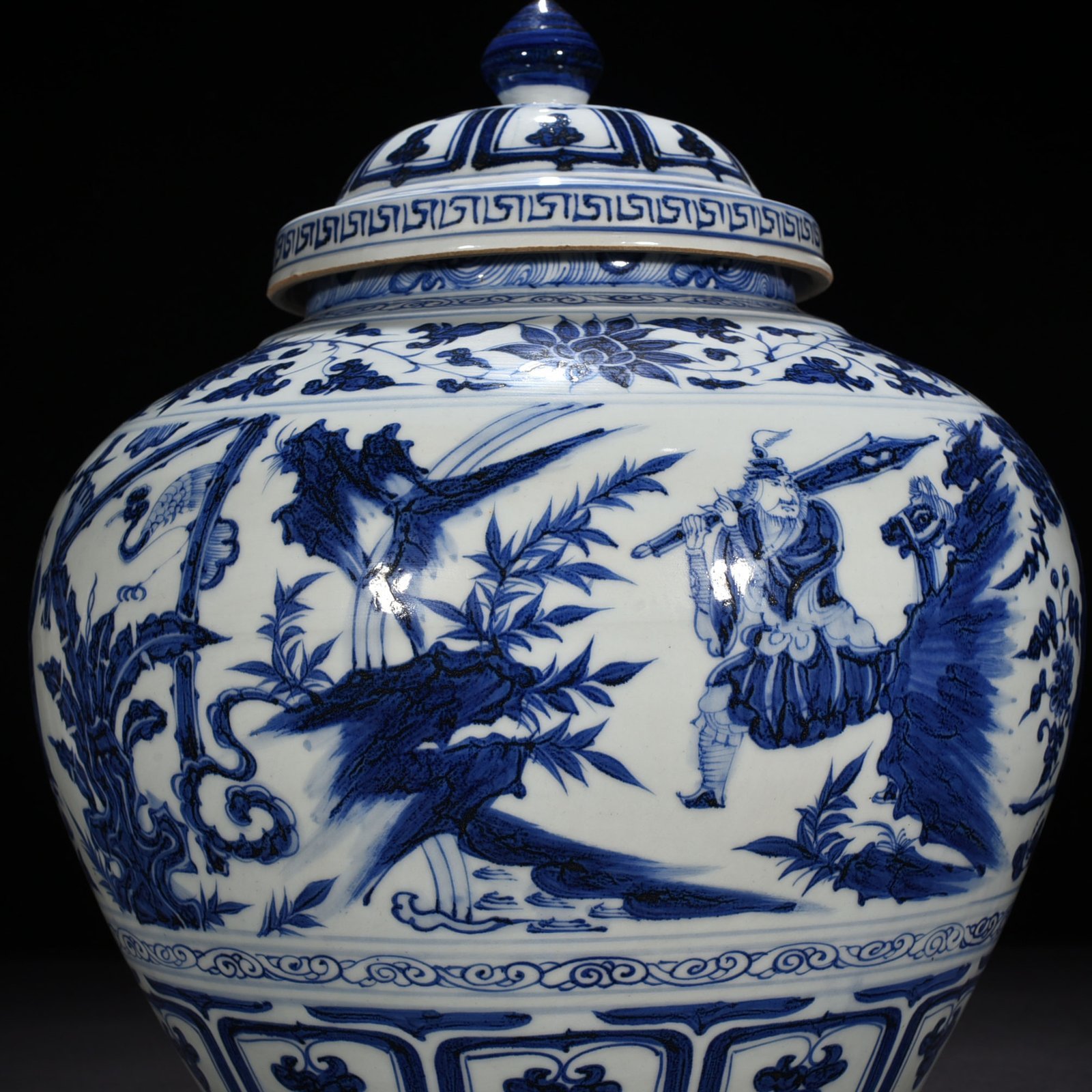 Yuan Dynasty blue and white jar with lid and pattern on three visits