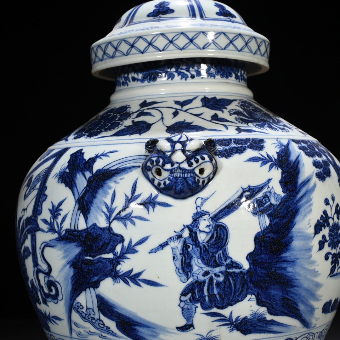 Yuan Dynasty blue and white three-visit thatched cottage figure jar with tiger head cover