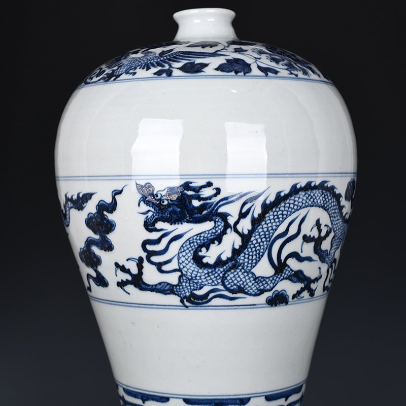 Yuan Dynasty blue and white Yunlong plum vase antique antique porcelain vase