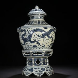 Yuan Dynasty blue and white cloud and dragon pattern animal ear lid jar with base