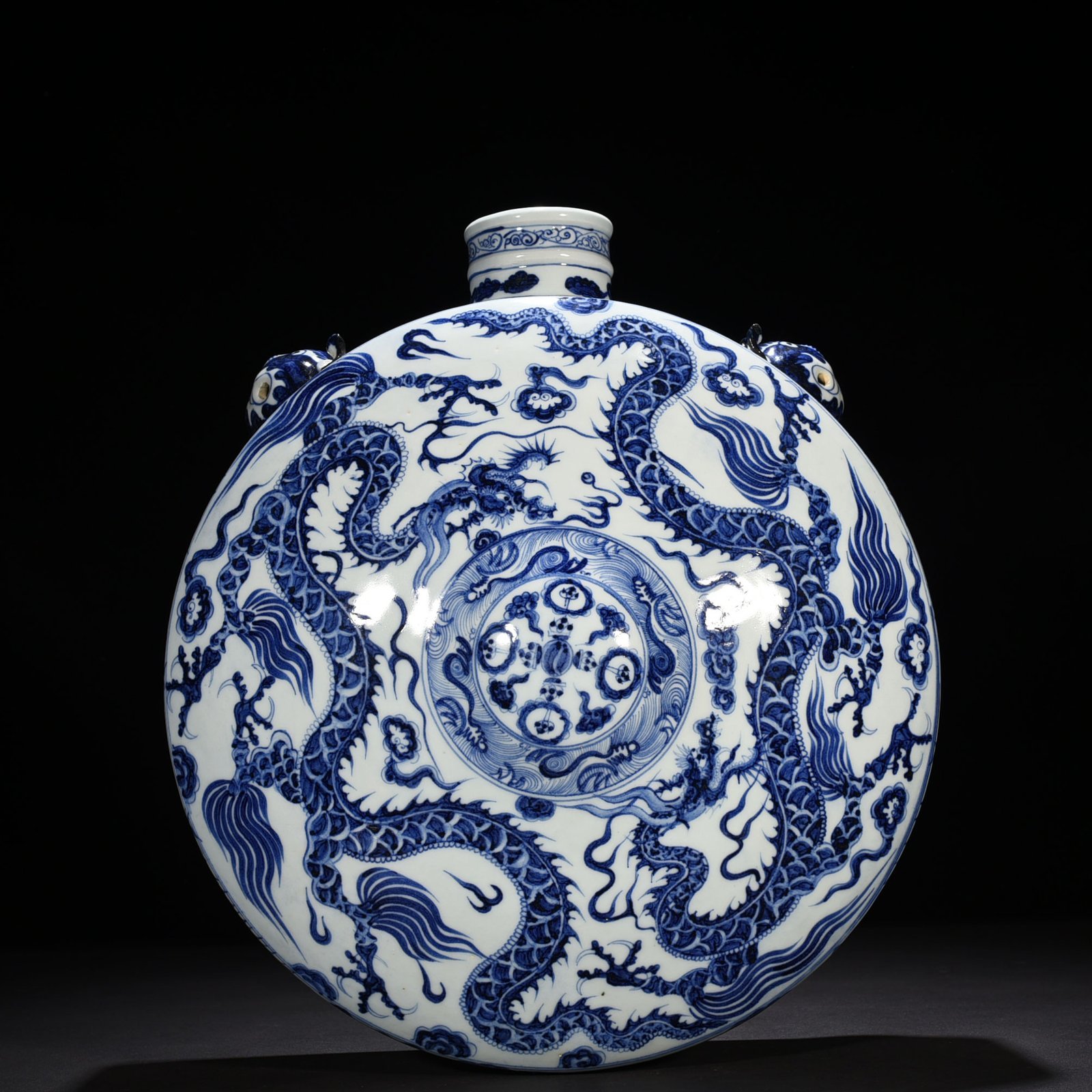Yuan Dynasty blue and white cloud and dragon pattern lying pot wall pot
