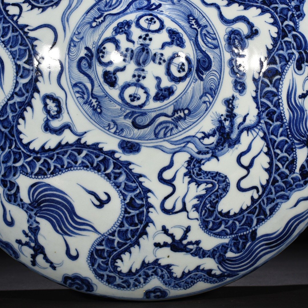 Yuan Dynasty blue and white cloud and dragon pattern lying pot wall pot