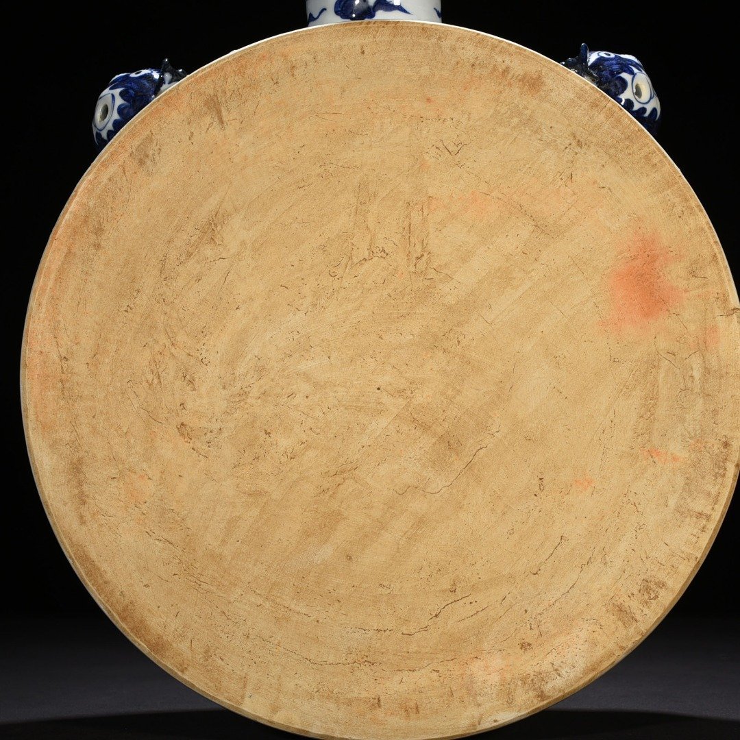 Yuan Dynasty blue and white cloud and dragon pattern lying pot wall pot