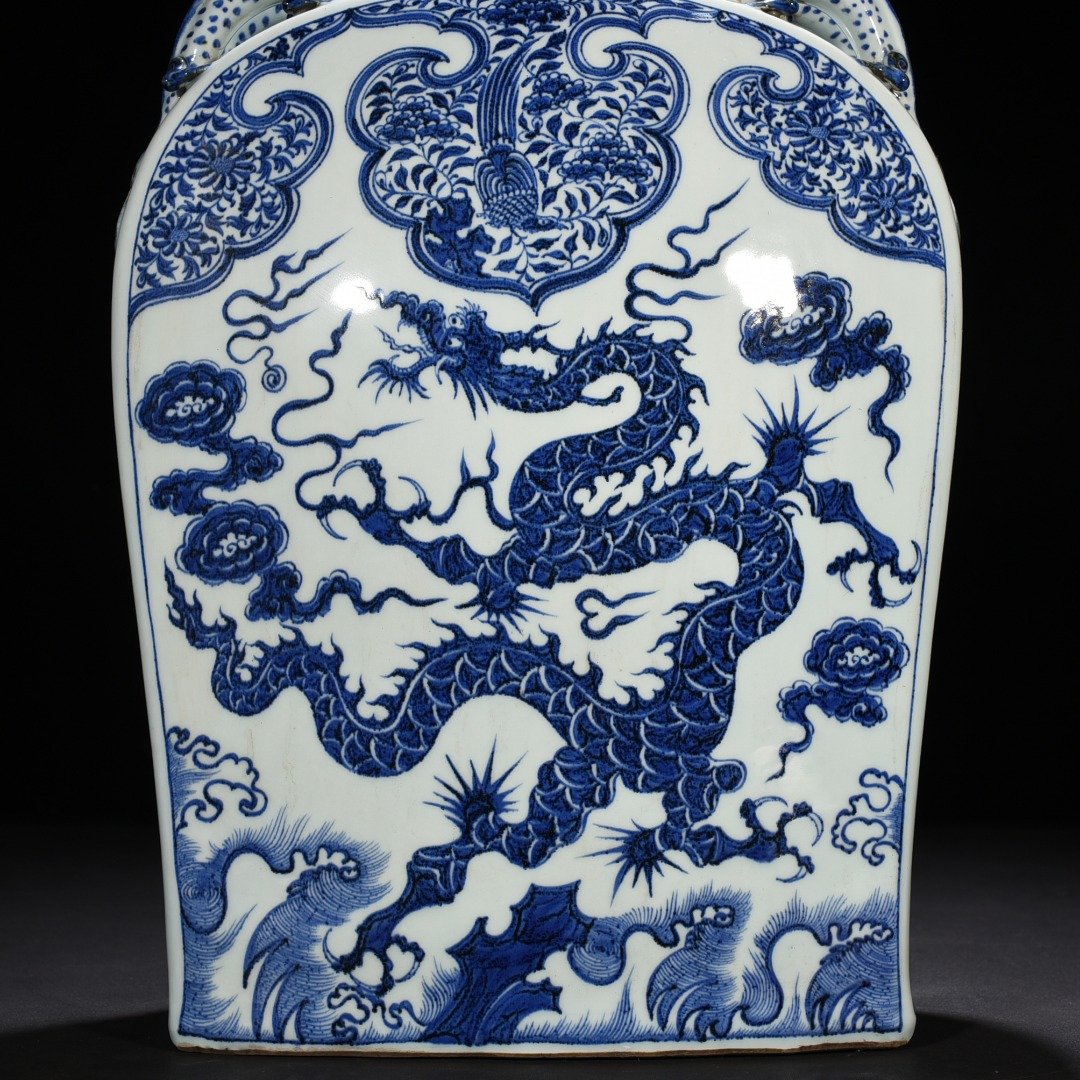 Yuan Dynasty blue and white cloud and dragon pattern four series flat vase