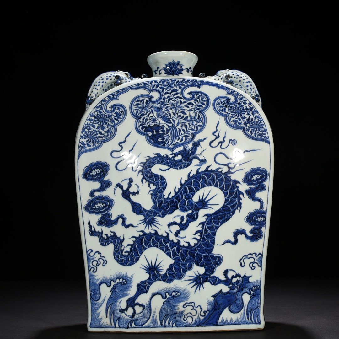 Yuan Dynasty blue and white cloud and dragon pattern four series flat vase