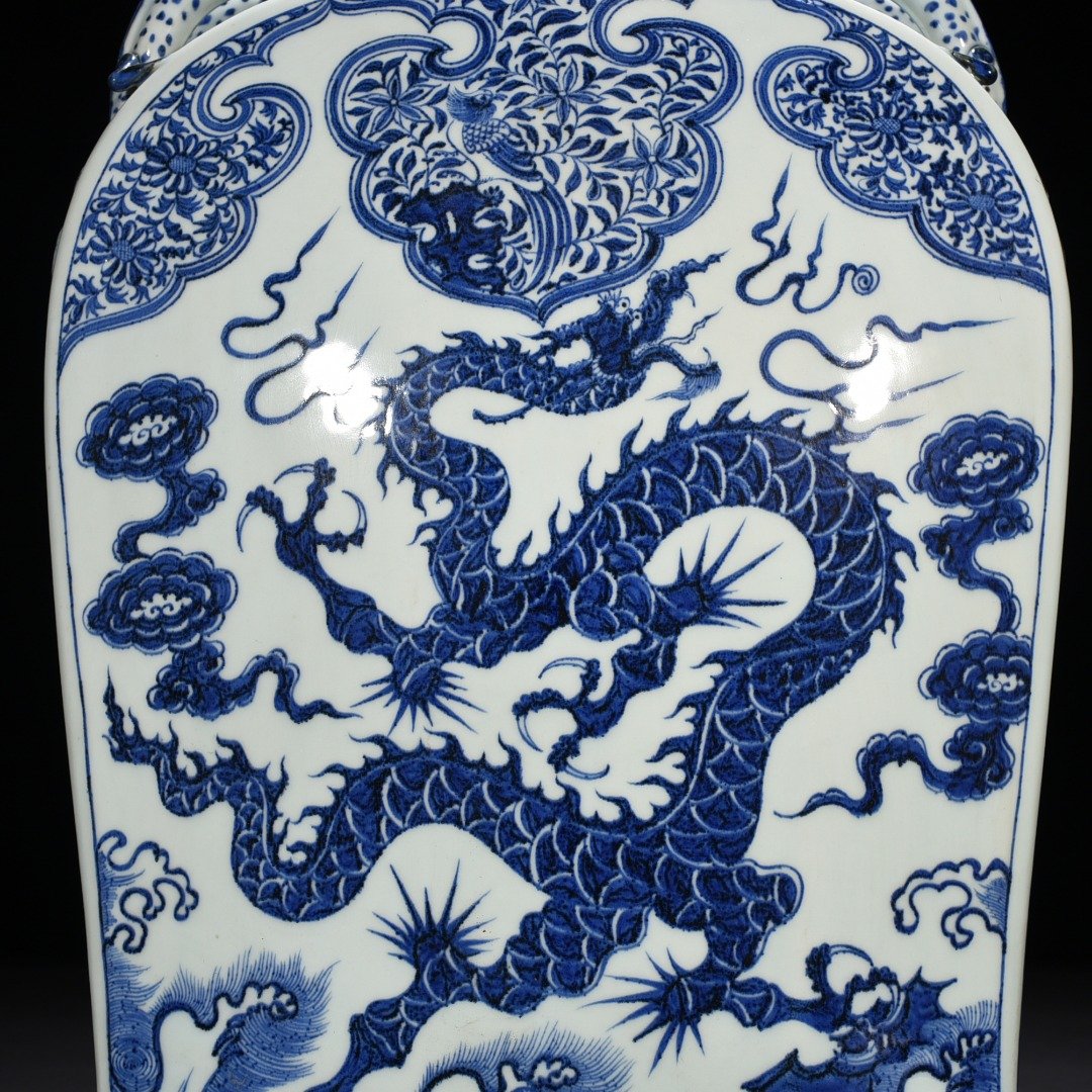 Yuan Dynasty blue and white cloud and dragon pattern four series flat vase