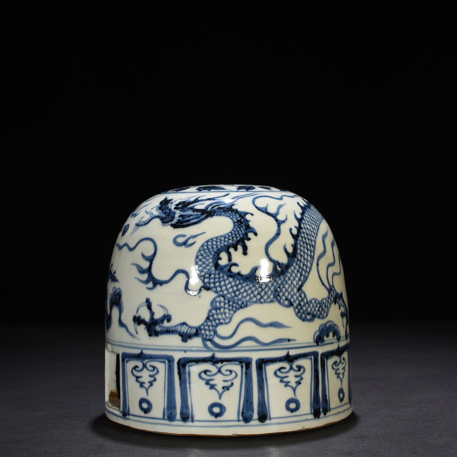 Yuan Dynasty blue and white cloud and dragon pattern yurt