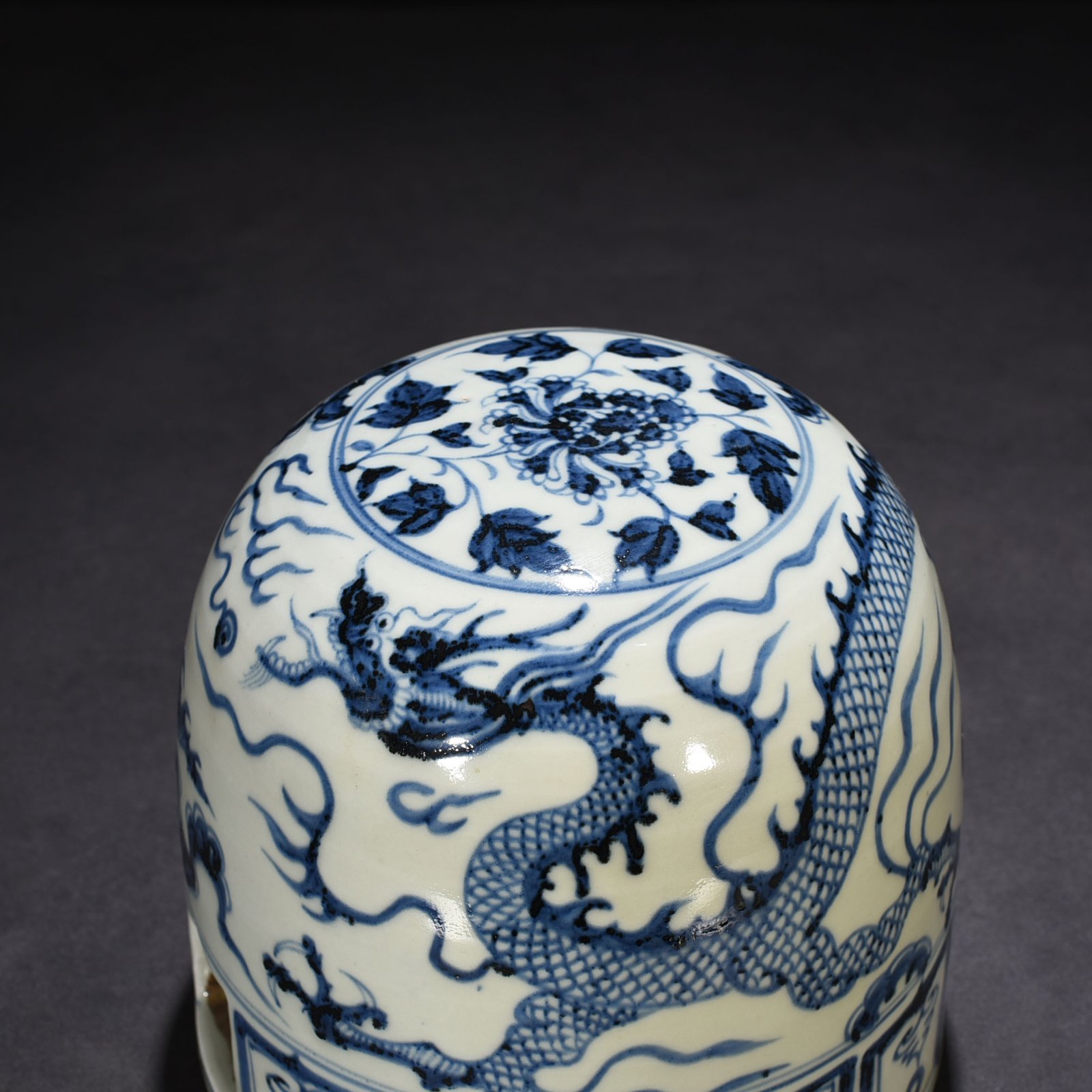 Yuan Dynasty blue and white cloud and dragon pattern yurt