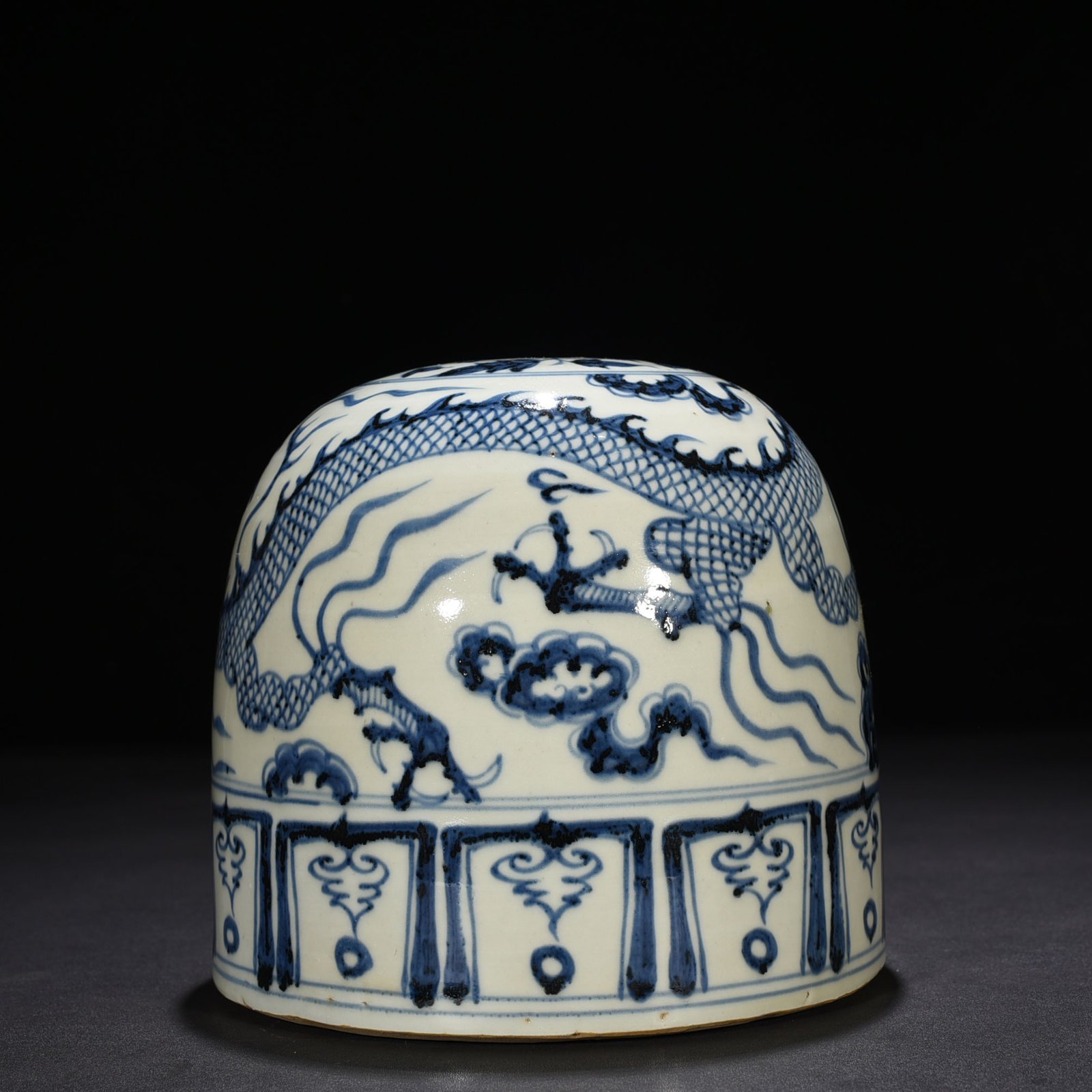 Yuan Dynasty blue and white cloud and dragon pattern yurt
