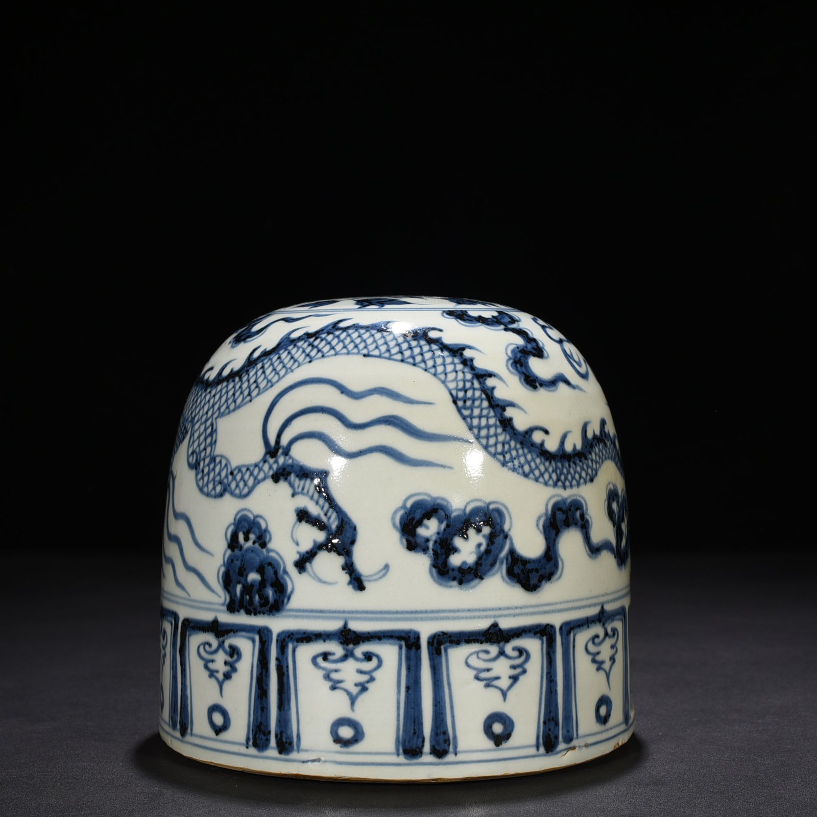 Yuan Dynasty blue and white cloud and dragon pattern yurt