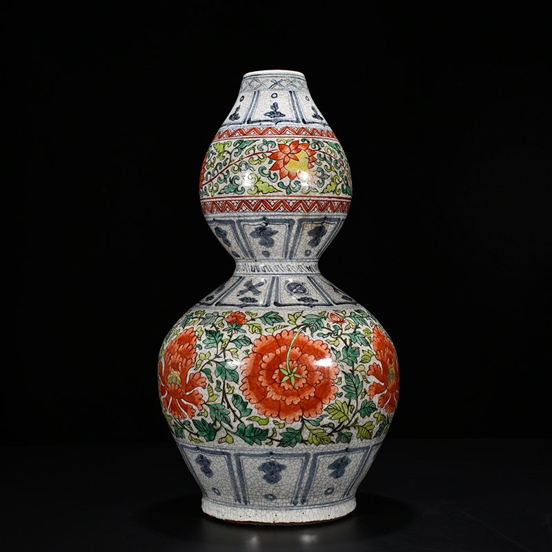 Yuan Dynasty blue and white multicolored peony pattern gourd vase