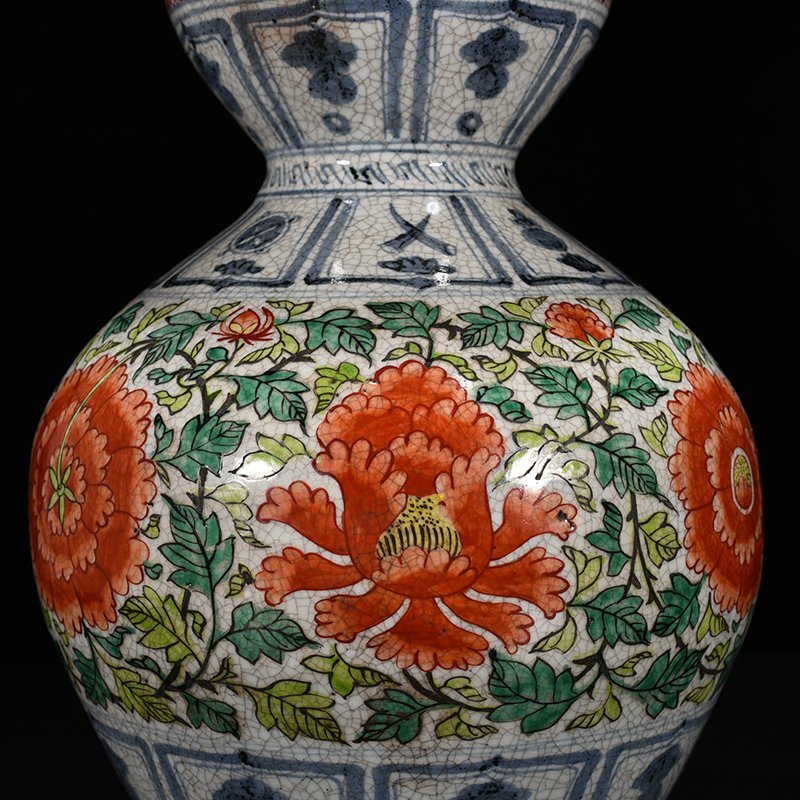 Yuan Dynasty blue and white multicolored peony pattern gourd vase