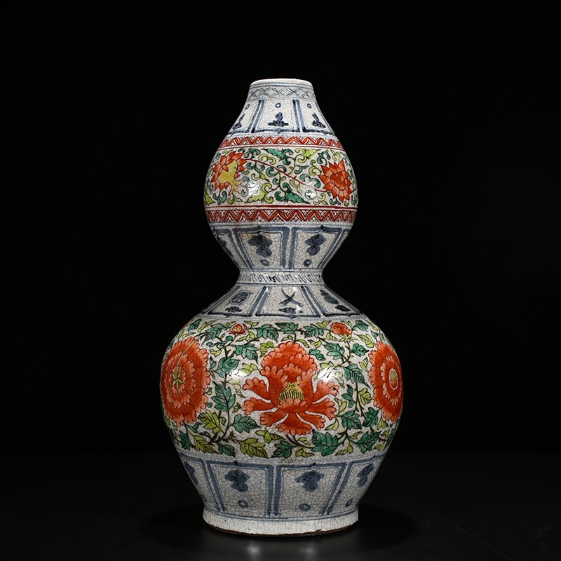 Yuan Dynasty blue and white multicolored peony pattern gourd vase