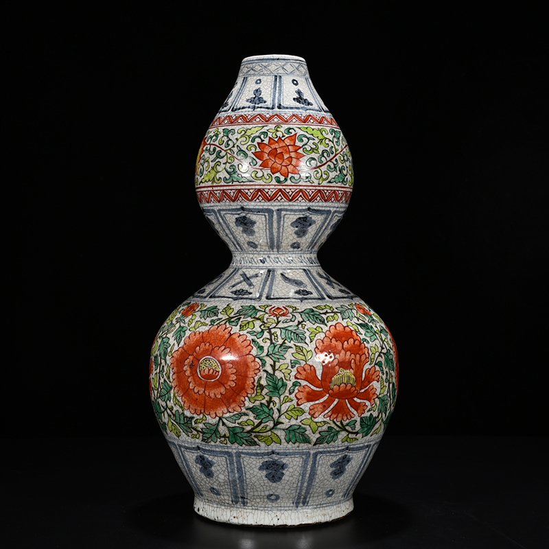 Yuan Dynasty blue and white multicolored peony pattern gourd vase