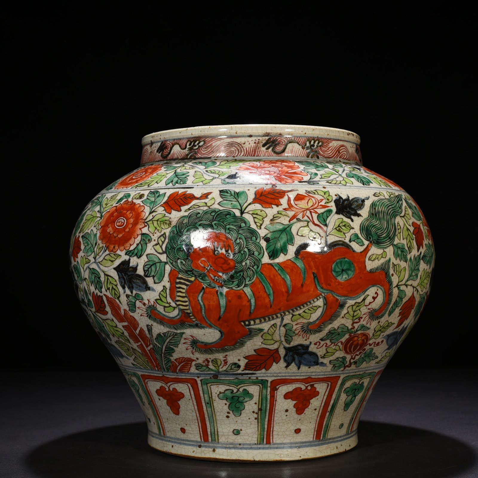 Yuan Dynasty blue and white colorful jar with branches and lion pattern