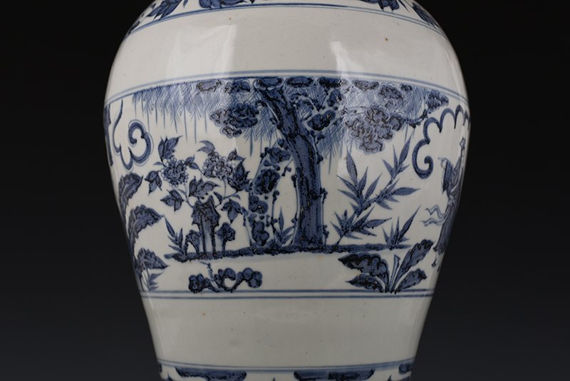 Yuan Dynasty blue and white character story plum vase