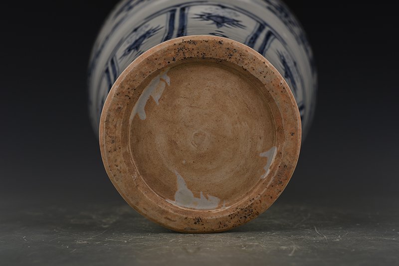 Yuan Dynasty blue and white character story plum vase