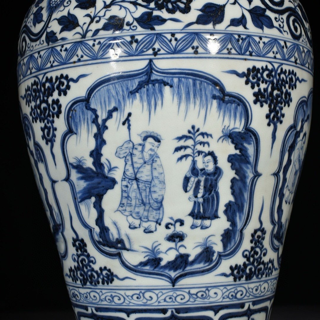 Yuan Dynasty blue and white plum vase with four lovers pattern