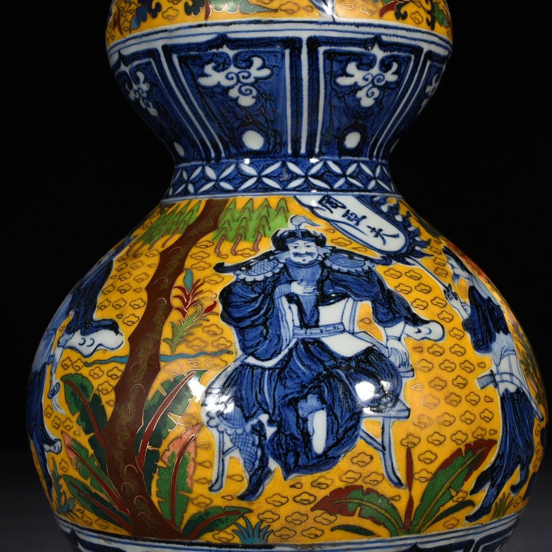 Yuan Dynasty blue and white pinch enamel gourd vase with Zhou Yafu character story pattern