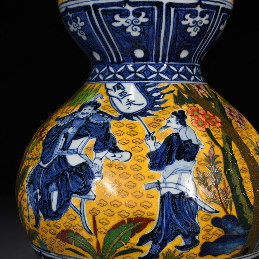 Yuan Dynasty blue and white pinch enamel gourd vase with Zhou Yafu character story pattern