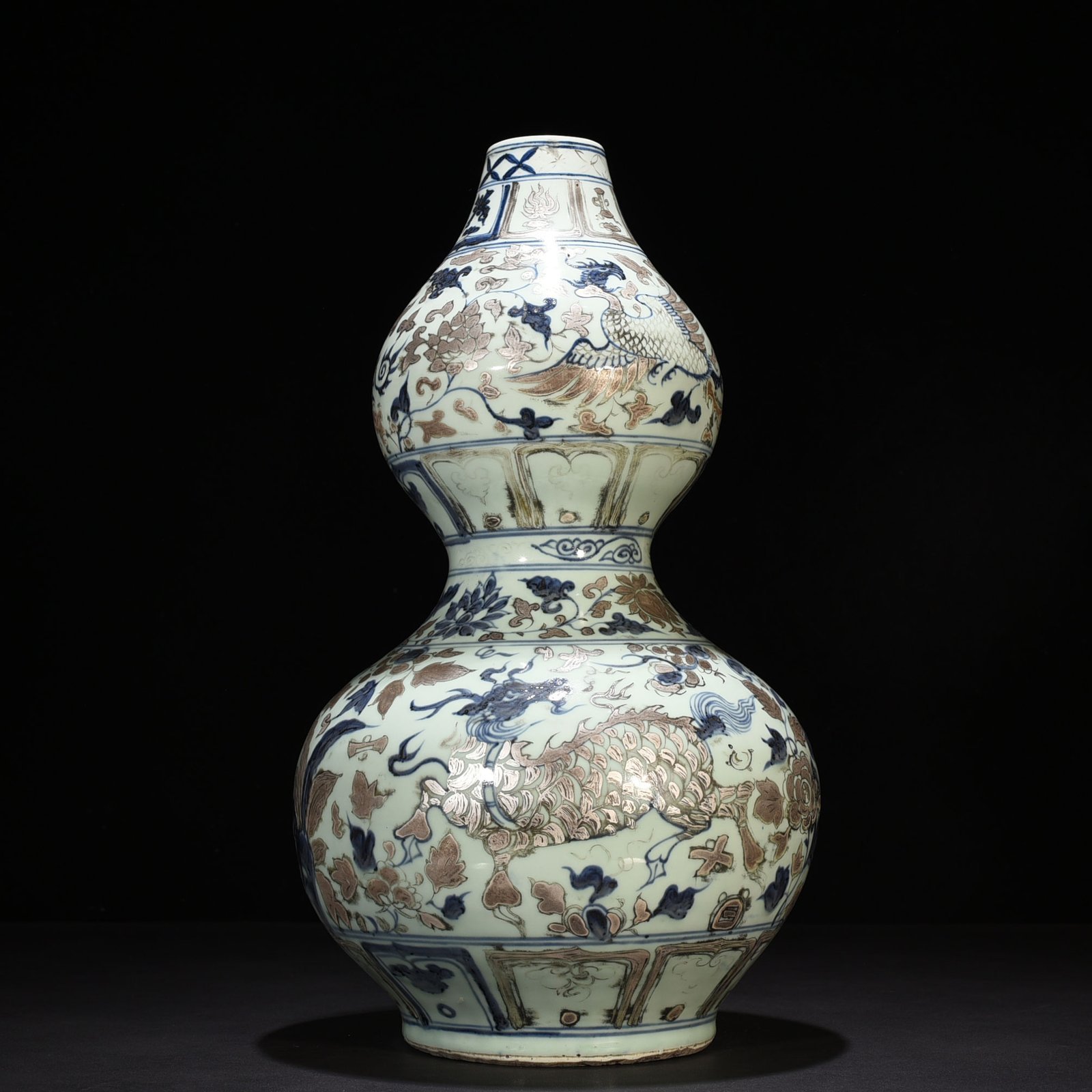 Yuan Dynasty blue and white gourd vase with silver unicorn pattern