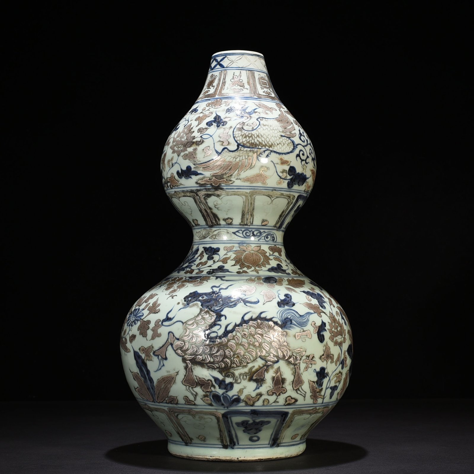 Yuan Dynasty blue and white gourd vase with silver unicorn pattern