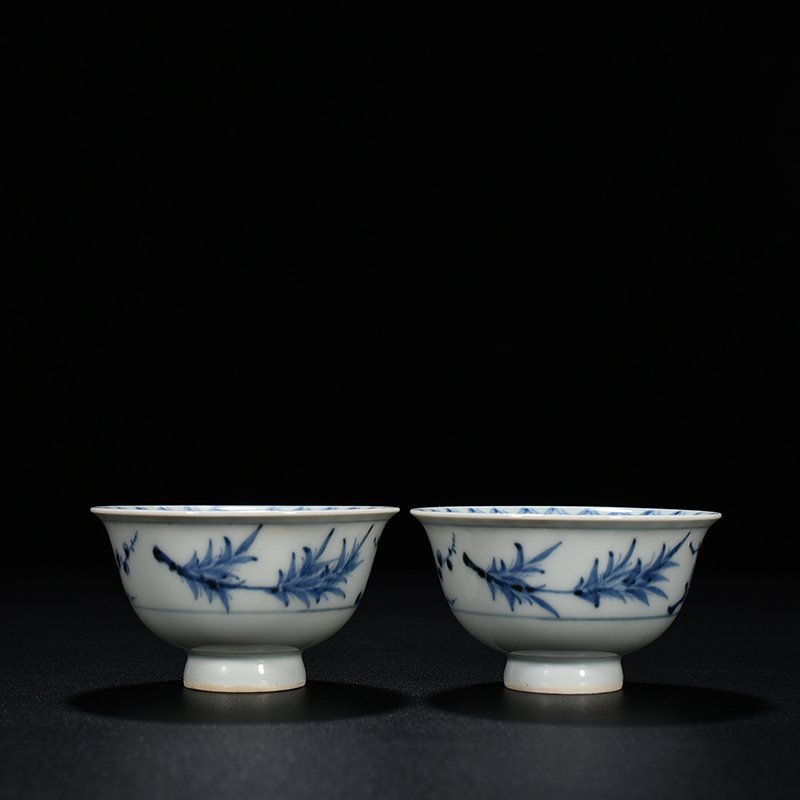 Yuan Dynasty blue and white pine bamboo and plum pattern cup and small bowl