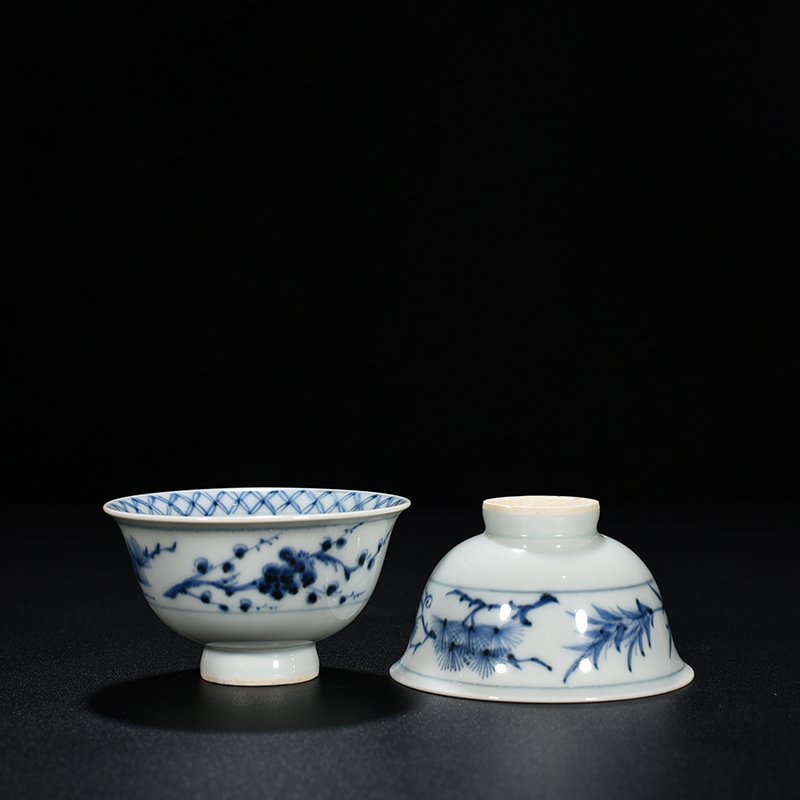 Yuan Dynasty blue and white pine bamboo and plum pattern cup and small bowl