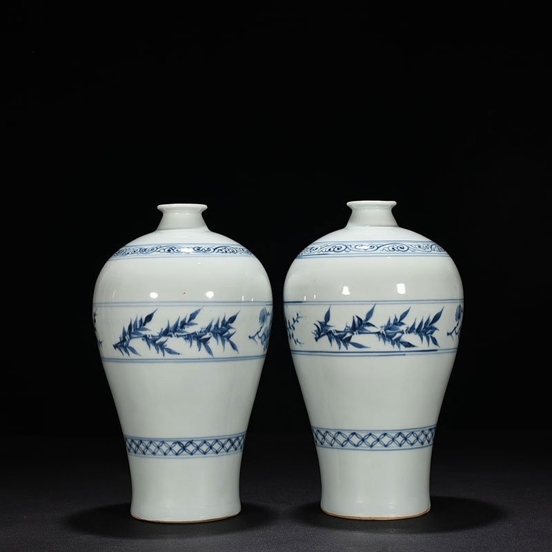 Yuan Dynasty blue and white plum vase with pine bamboo and plum patterns