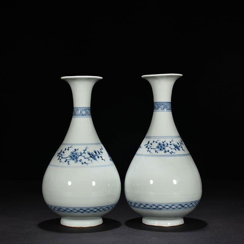 Yuan Dynasty blue and white jade pot and spring vase with pine bamboo and plum patterns