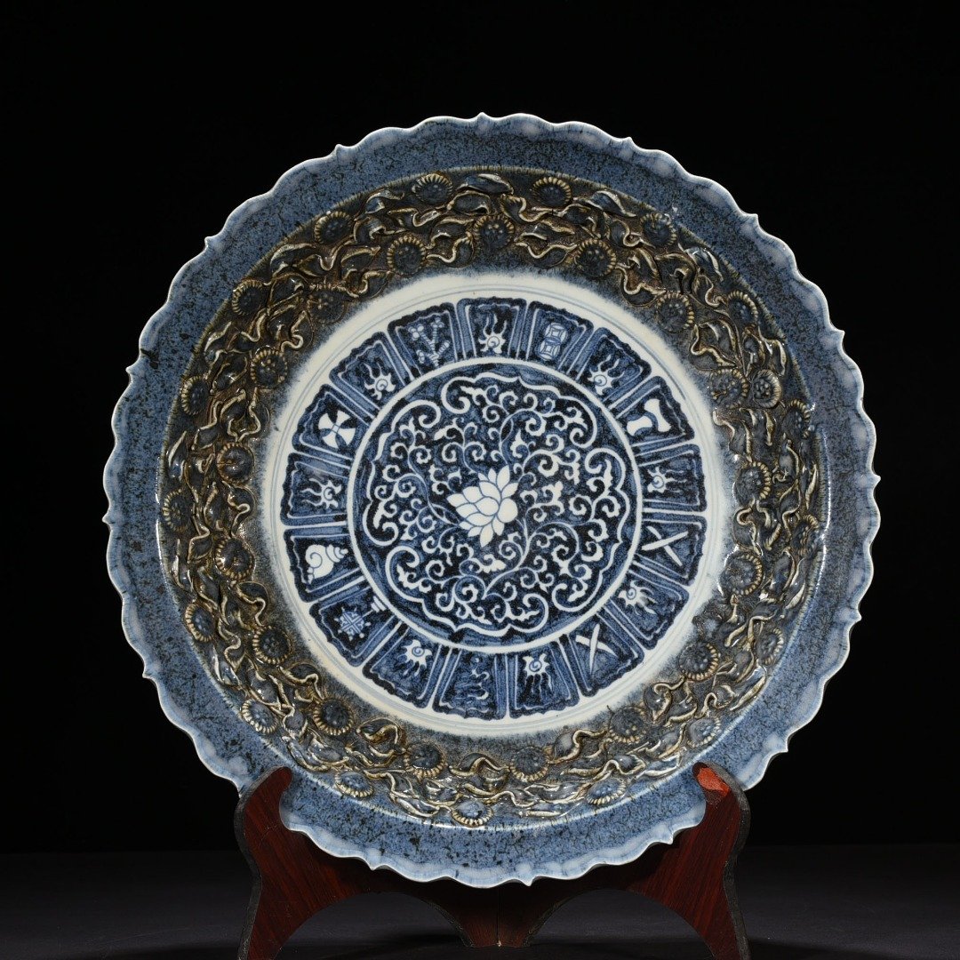 Yuan Dynasty shower blue glaze plastic flower pattern rhombus edge folding plate