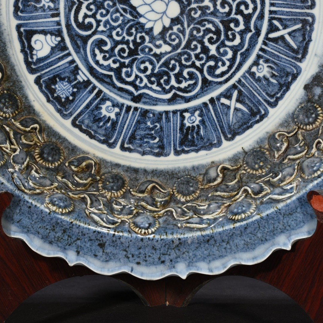 Yuan Dynasty shower blue glaze plastic flower pattern rhombus edge folding plate