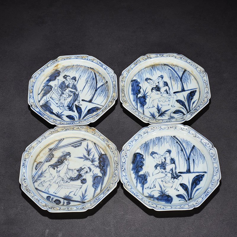 Yuan Dynasty blue and white secret drama character plate three