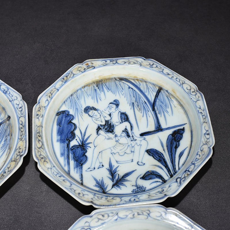 Yuan Dynasty blue and white secret drama character plate three