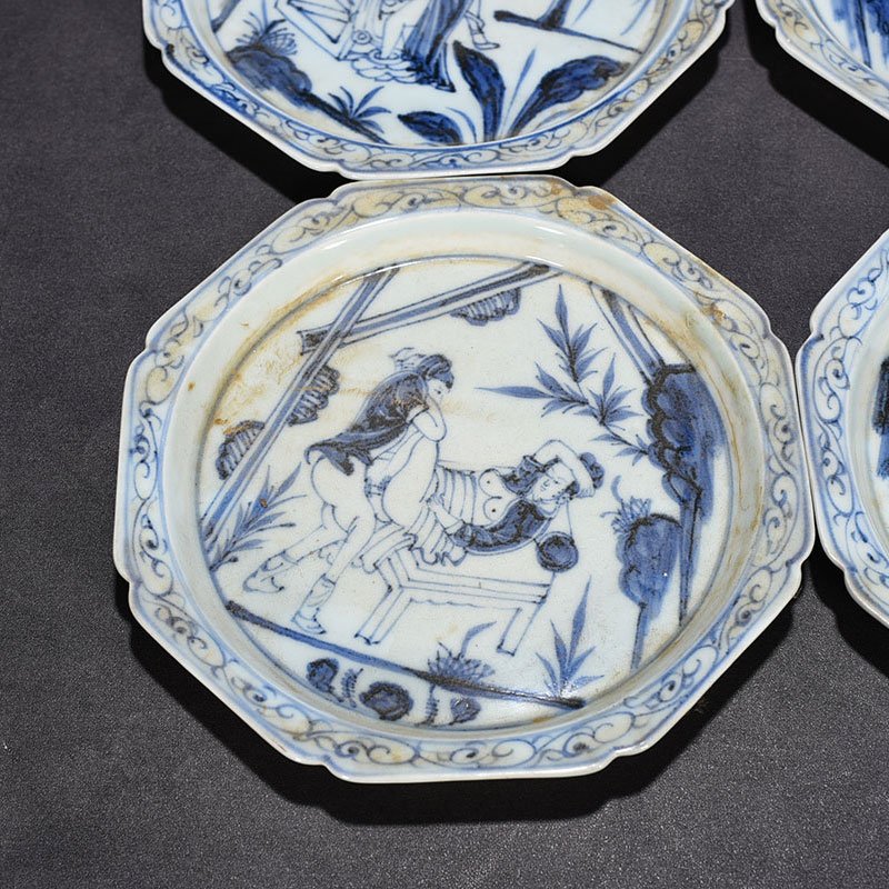 Yuan Dynasty blue and white secret drama character plate three
