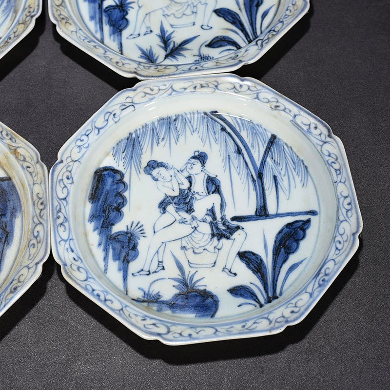 Yuan Dynasty blue and white secret drama character plate three