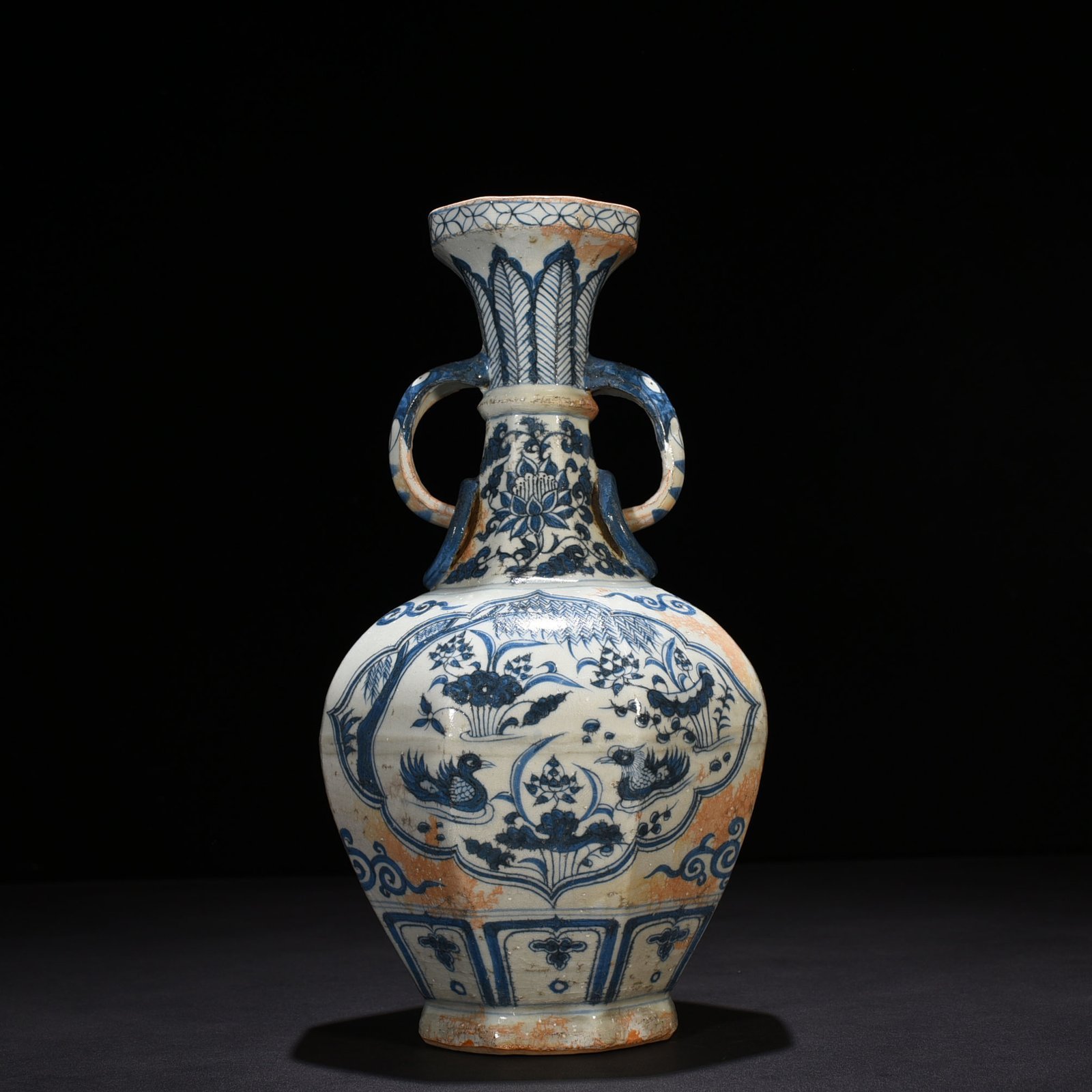 Yuan Dnasty blue and white lotus pond double-eared octagonal vase with mandarin duck pattern