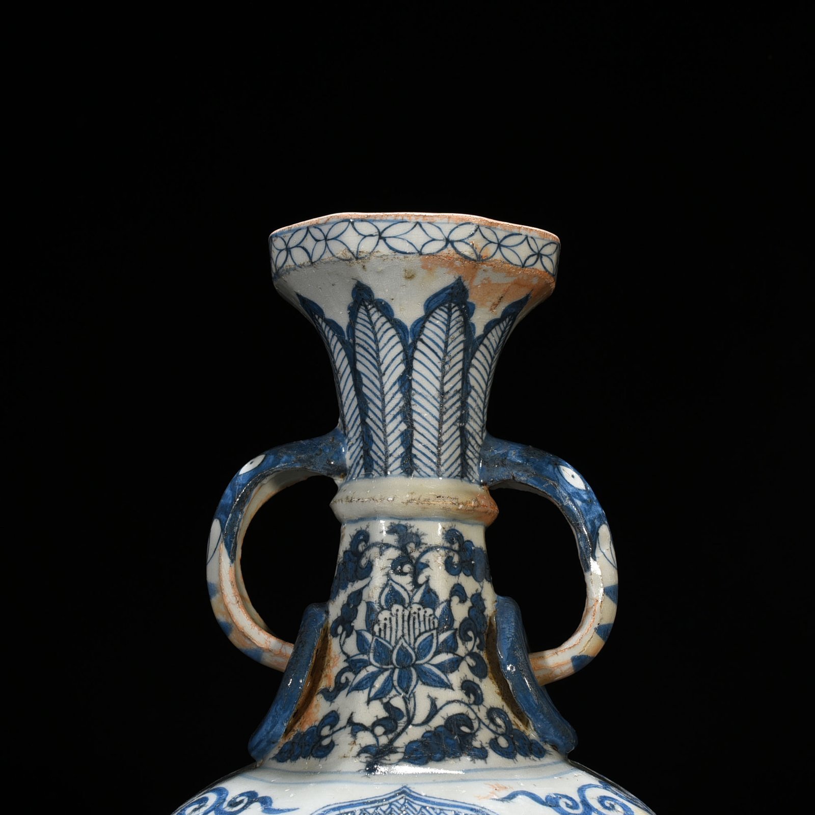 Yuan Dnasty blue and white lotus pond double-eared octagonal vase with mandarin duck pattern