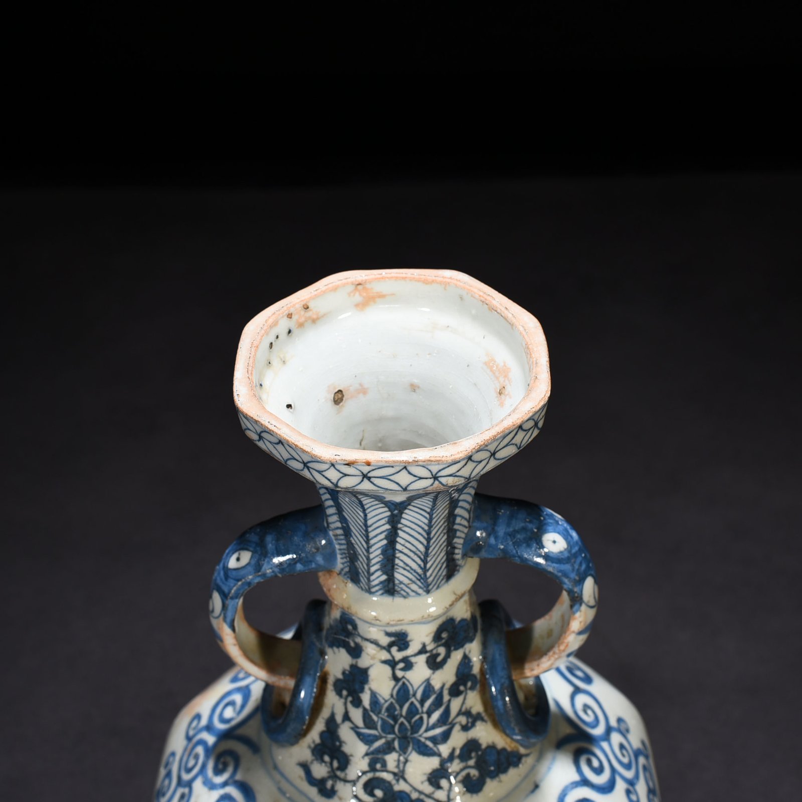 Yuan Dnasty blue and white lotus pond double-eared octagonal vase with mandarin duck pattern