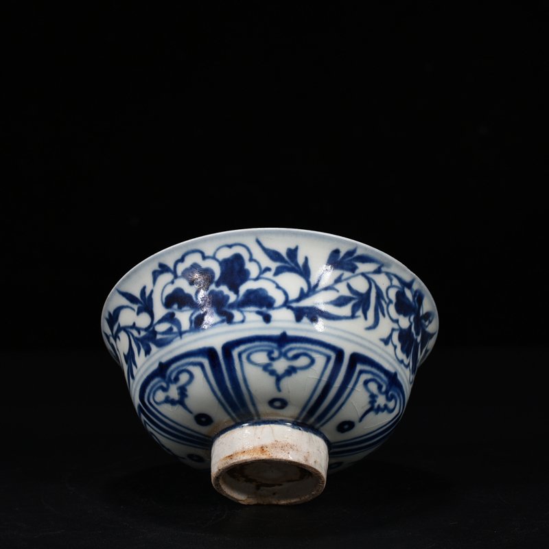 Yuan Dynasty blue and white lotus pond bowl with mandarin duck pattern