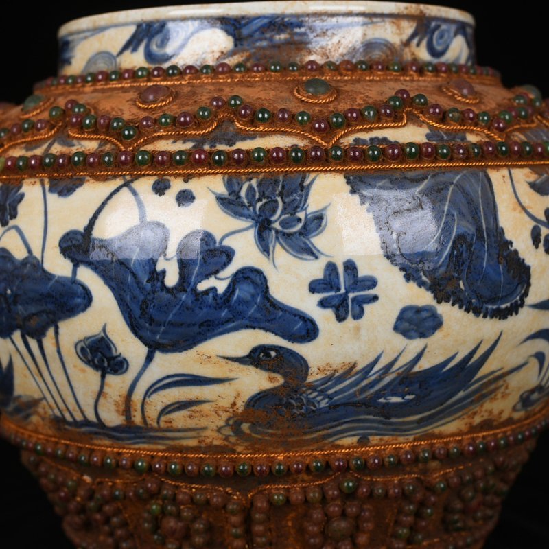 Yuan Dynasty blue and white lotus pond jar with mandarin duck pattern lace gilt jewelry reflow porcelain