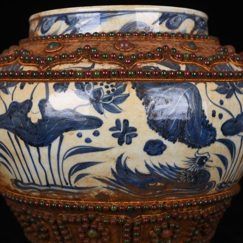 Yuan Dynasty blue and white lotus pond jar with mandarin duck pattern lace gilt jewelry reflow porcelain