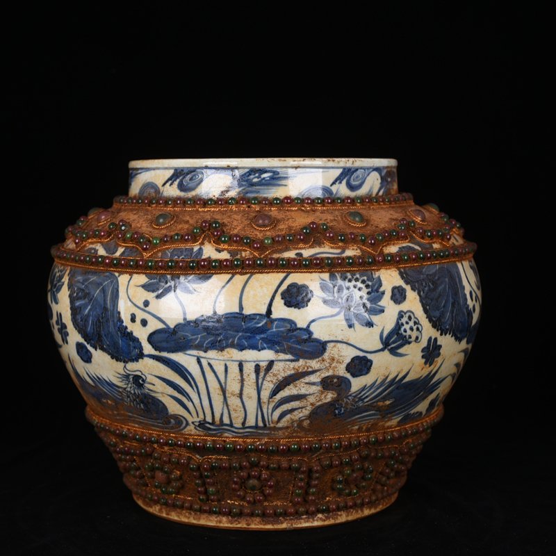 Yuan Dynasty blue and white lotus pond jar with mandarin duck pattern lace gilt jewelry reflow porcelain